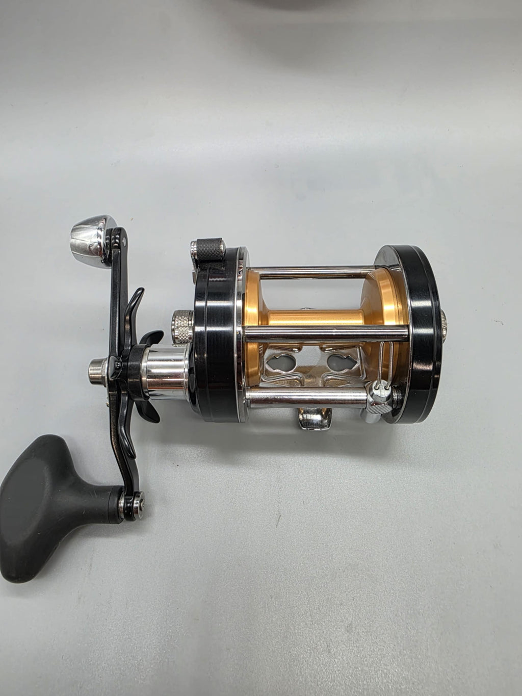Abu Garcia 7000 CS Rocket Round Baitcast reel right hand