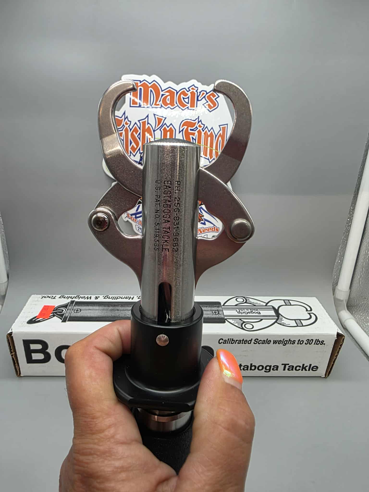 Boga Grip model 130 or 260 fish grip w/scale