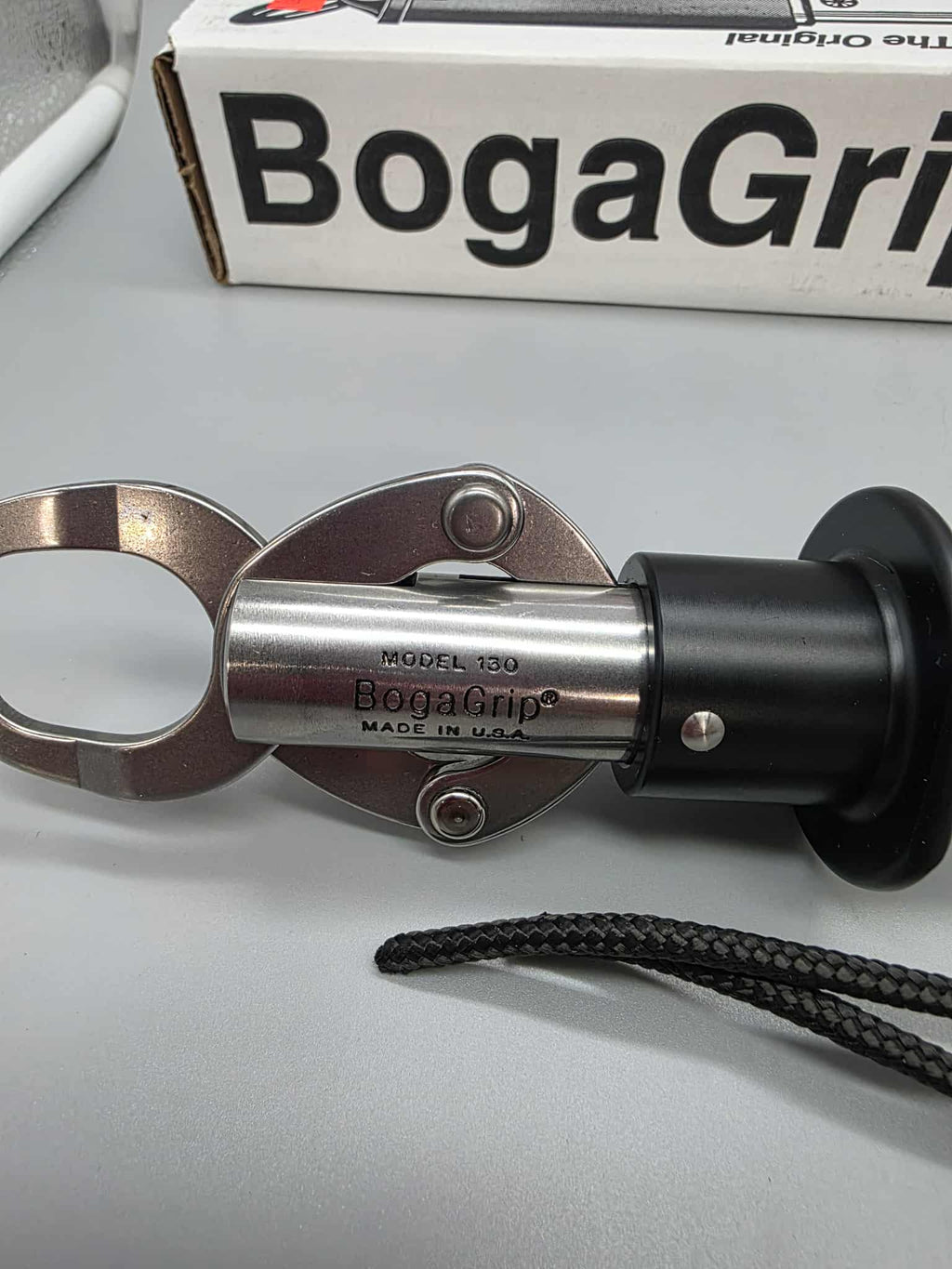 Boga Grip model 130 or 260 fish grip w/scale