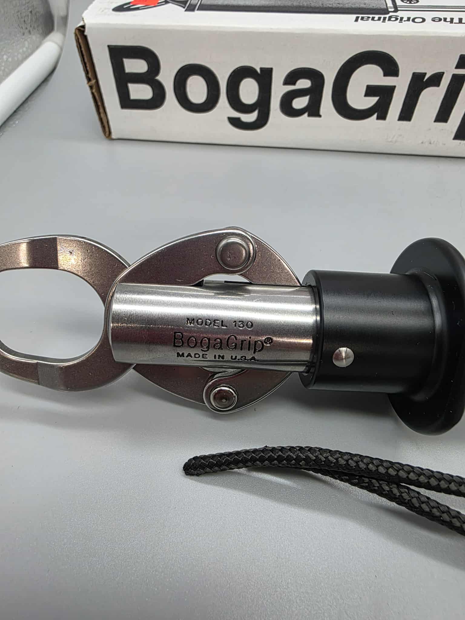 Boga Grip model 130 or 260 fish grip w/scale
